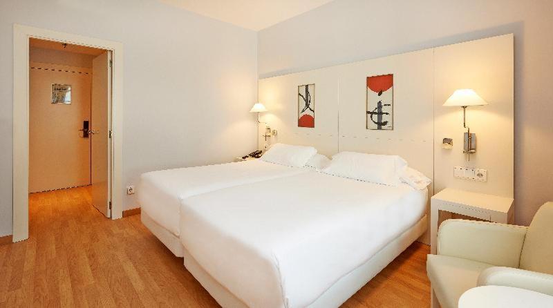 Nh Valencia Las Artes Room photo